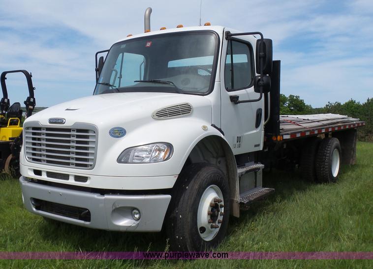 image for item BR9336 2009 Freightliner Business Class M2 flatbed truck