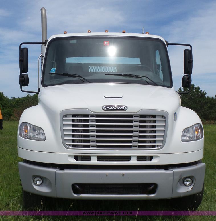 image for item BR9336 2009 Freightliner Business Class M2 flatbed truck