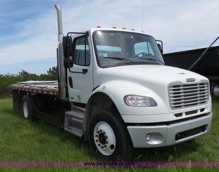 image for item BR9336 2009 Freightliner Business Class M2 flatbed truck