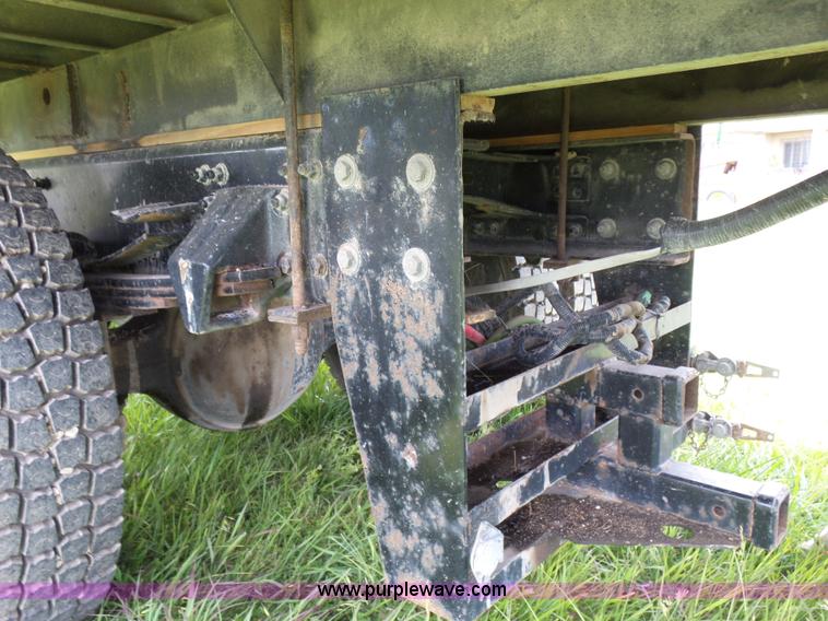 image for item BR9336 2009 Freightliner Business Class M2 flatbed truck