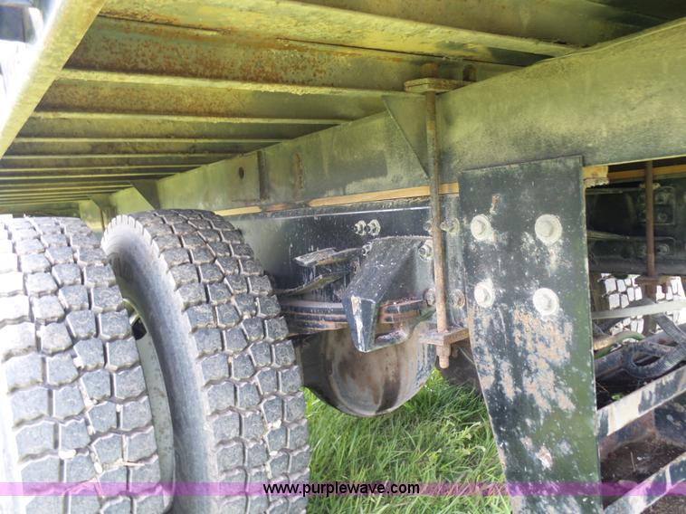 image for item BR9336 2009 Freightliner Business Class M2 flatbed truck