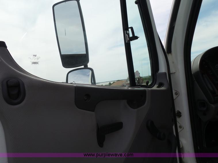 image for item BR9336 2009 Freightliner Business Class M2 flatbed truck