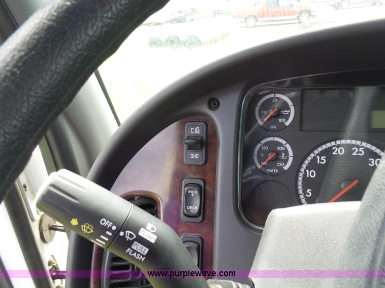 image for item BR9336 2009 Freightliner Business Class M2 flatbed truck