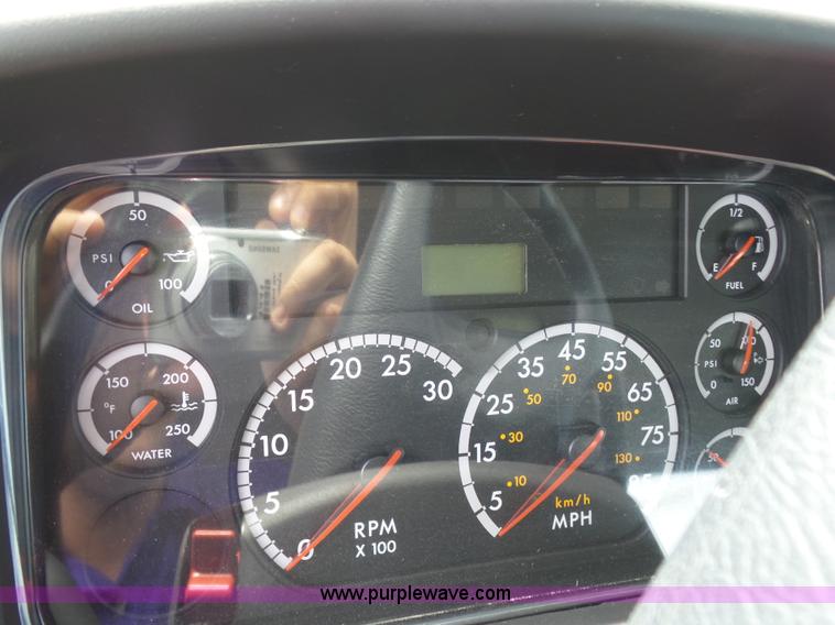 image for item BR9336 2009 Freightliner Business Class M2 flatbed truck