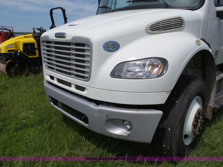 image for item BR9336 2009 Freightliner Business Class M2 flatbed truck