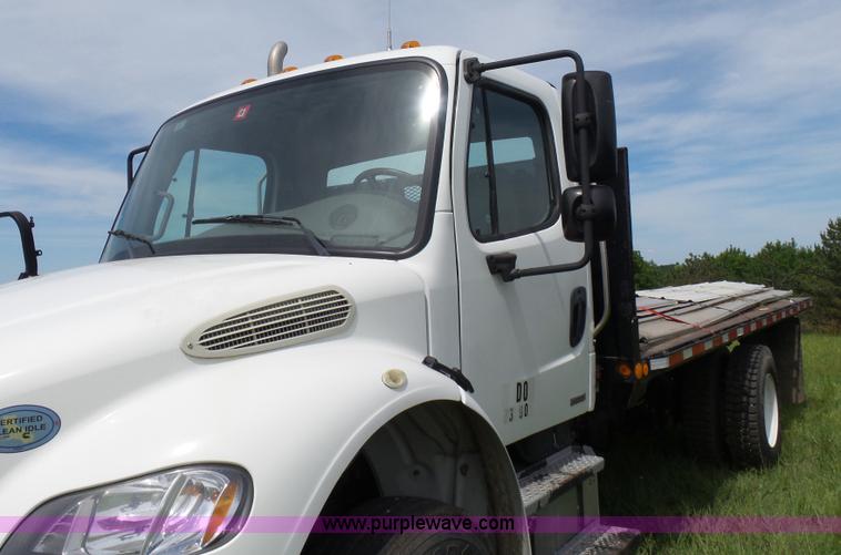 image for item BR9336 2009 Freightliner Business Class M2 flatbed truck