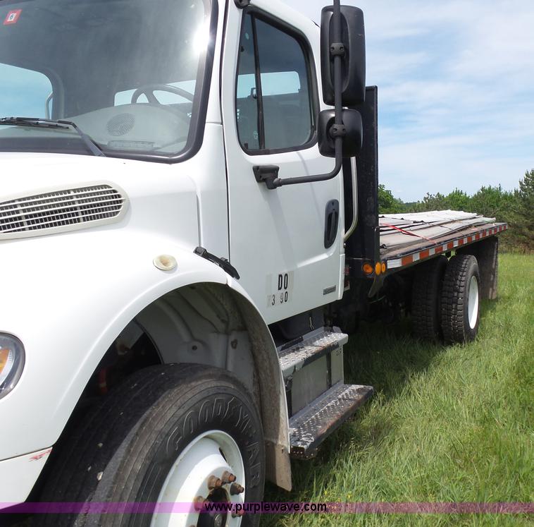 image for item BR9336 2009 Freightliner Business Class M2 flatbed truck