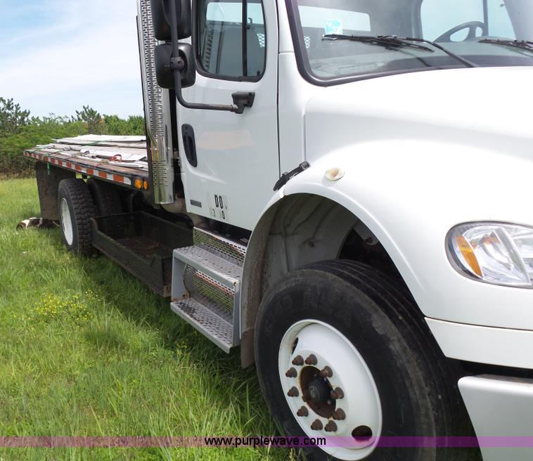 image for item BR9336 2009 Freightliner Business Class M2 flatbed truck