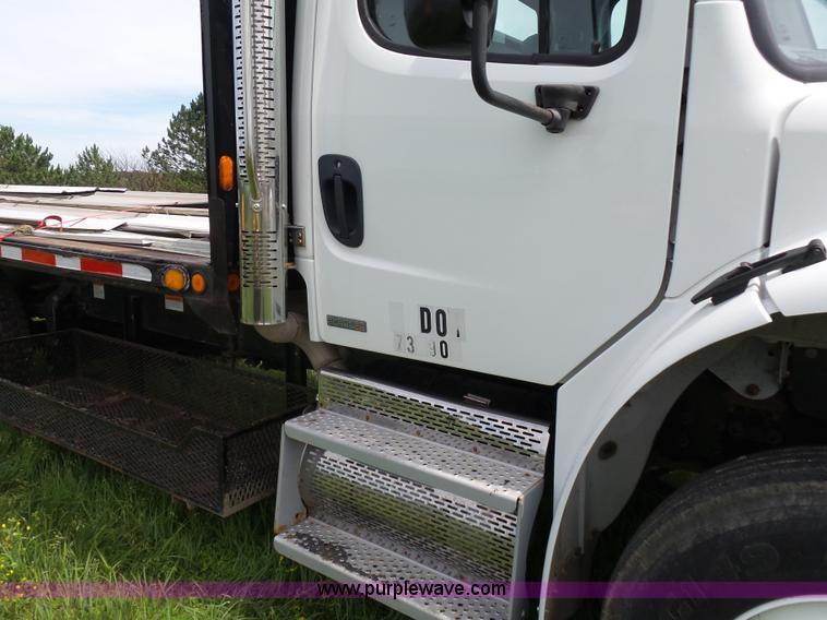 image for item BR9336 2009 Freightliner Business Class M2 flatbed truck