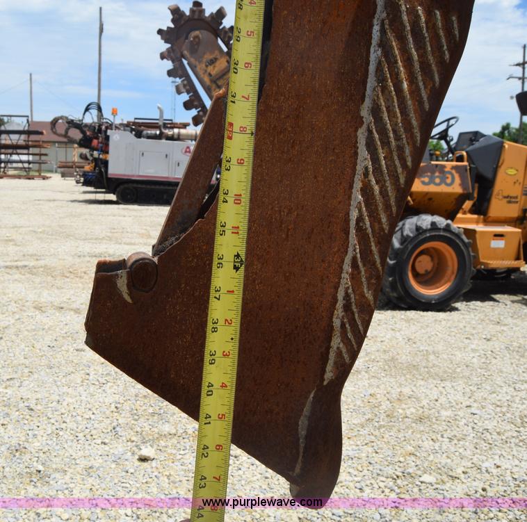 image for item CB9366 1999 Case 660 cable plow