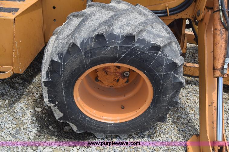 image for item CB9366 1999 Case 660 cable plow