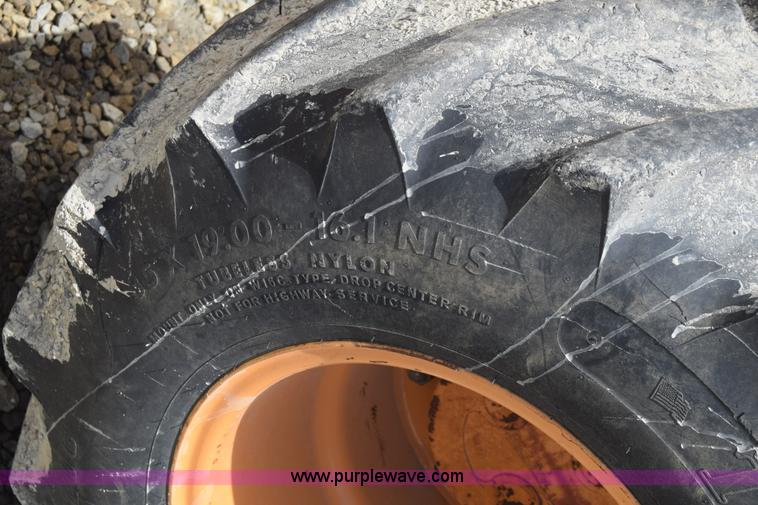 image for item CB9366 1999 Case 660 cable plow