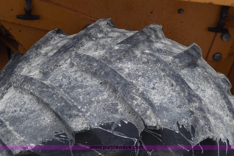 image for item CB9366 1999 Case 660 cable plow