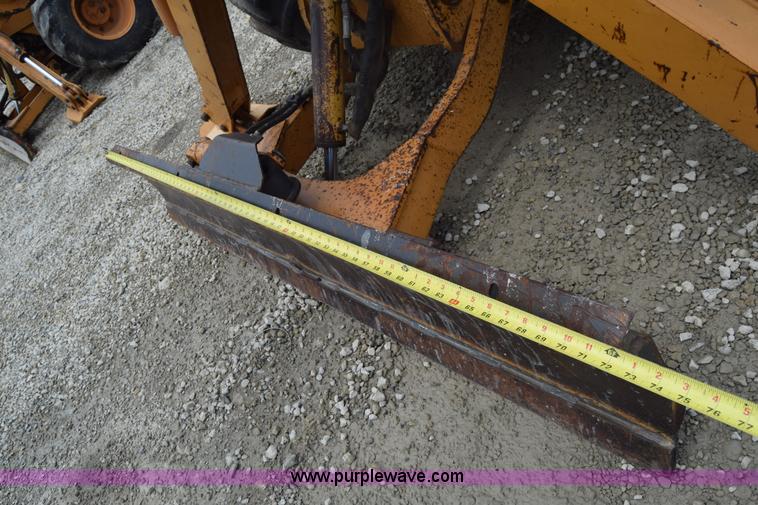 image for item CB9367 1999 Case 560 trencher