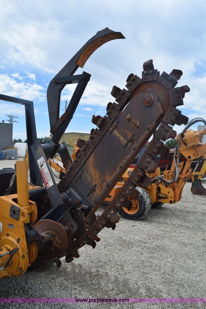 image for item CB9367 1999 Case 560 trencher