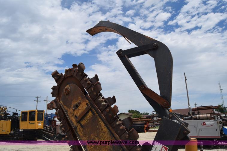 image for item CB9367 1999 Case 560 trencher