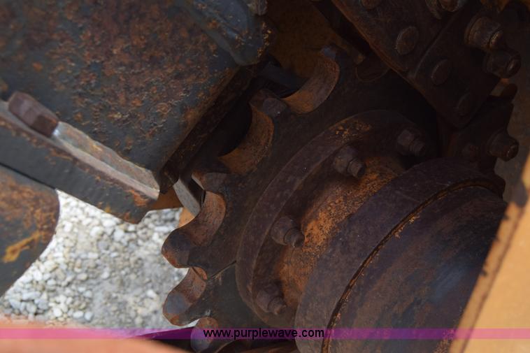 image for item CB9367 1999 Case 560 trencher