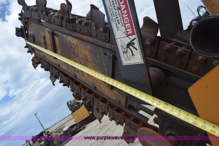 image for item CB9367 1999 Case 560 trencher