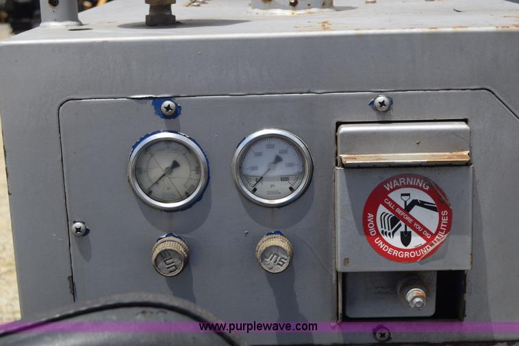 image for item CB9368 2000 American Auger DD4 directional drill