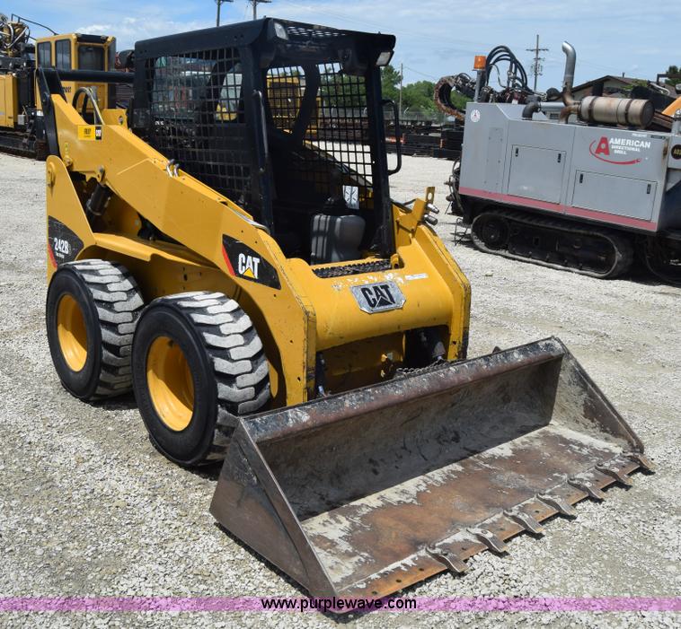 image for item CB9371 2012 Caterpillar 242B3 skid steer