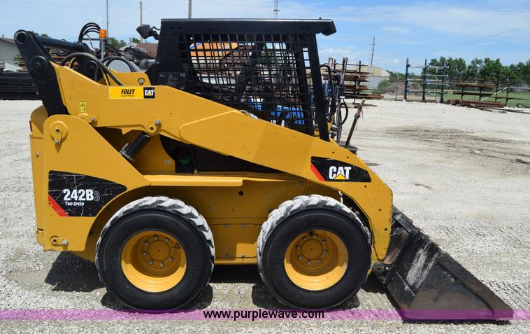 image for item CB9371 2012 Caterpillar 242B3 skid steer