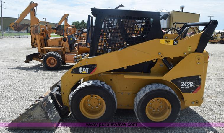 image for item CB9371 2012 Caterpillar 242B3 skid steer