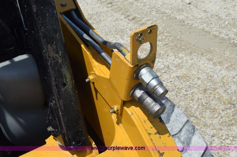 image for item CB9371 2012 Caterpillar 242B3 skid steer