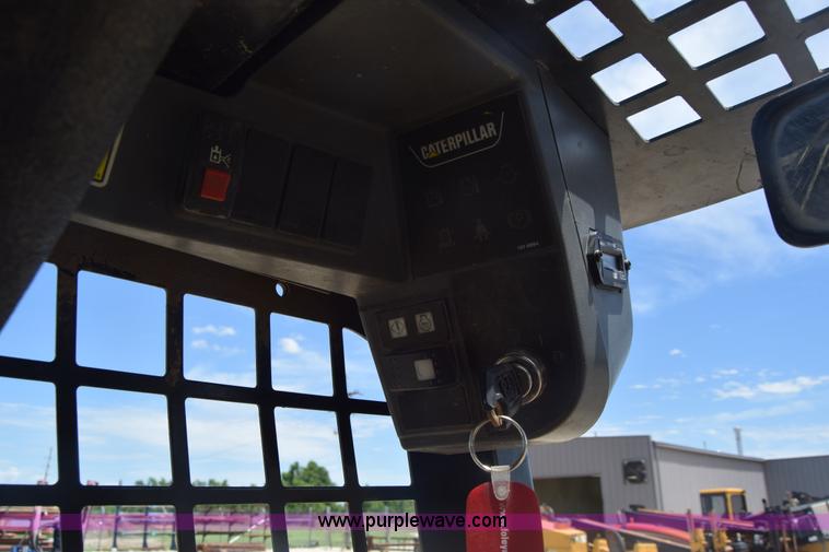 image for item CB9371 2012 Caterpillar 242B3 skid steer