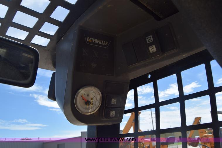 image for item CB9371 2012 Caterpillar 242B3 skid steer