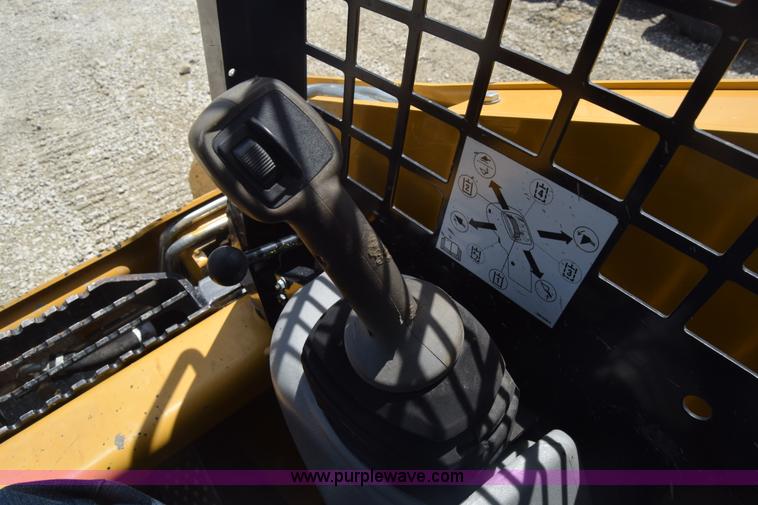 image for item CB9371 2012 Caterpillar 242B3 skid steer