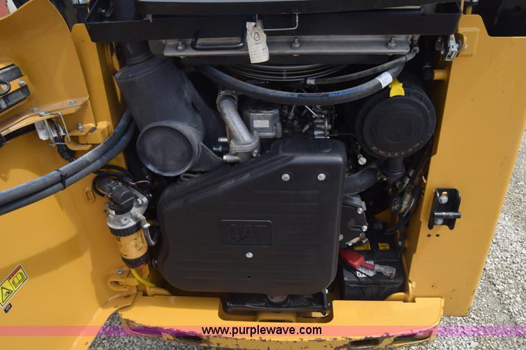 image for item CB9371 2012 Caterpillar 242B3 skid steer