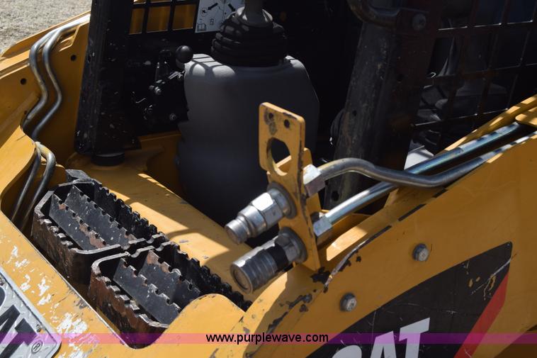 image for item CB9371 2012 Caterpillar 242B3 skid steer