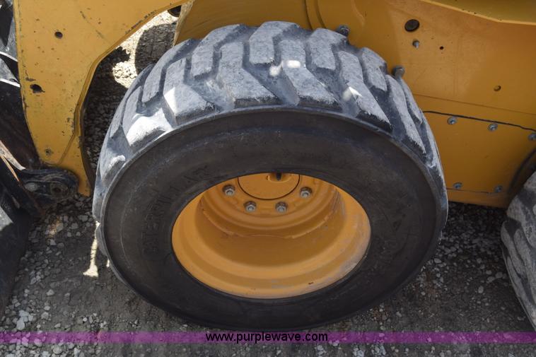 image for item CB9371 2012 Caterpillar 242B3 skid steer