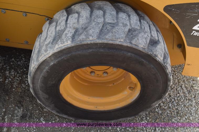 image for item CB9371 2012 Caterpillar 242B3 skid steer