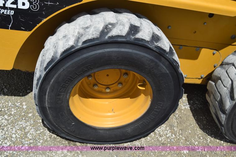 image for item CB9371 2012 Caterpillar 242B3 skid steer