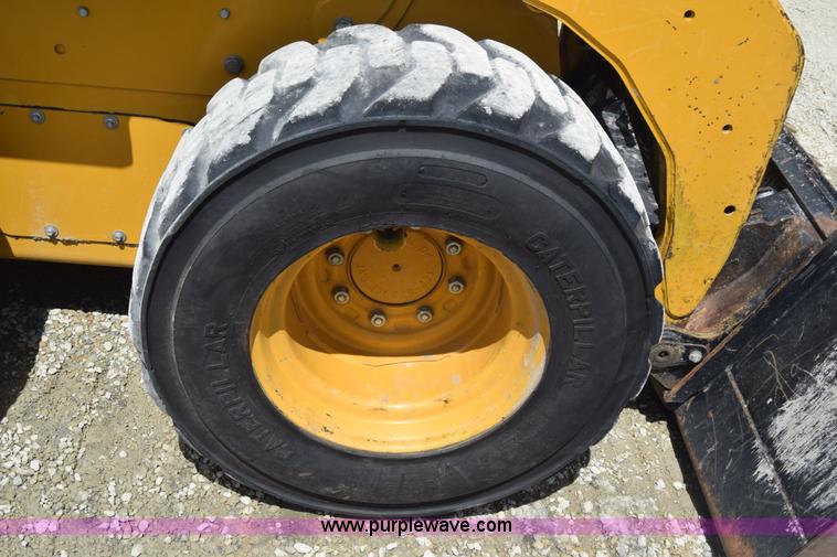 image for item CB9371 2012 Caterpillar 242B3 skid steer