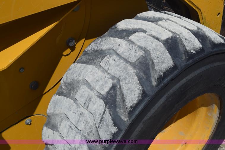 image for item CB9371 2012 Caterpillar 242B3 skid steer