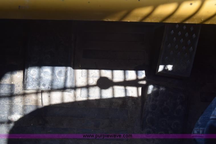 image for item CB9371 2012 Caterpillar 242B3 skid steer