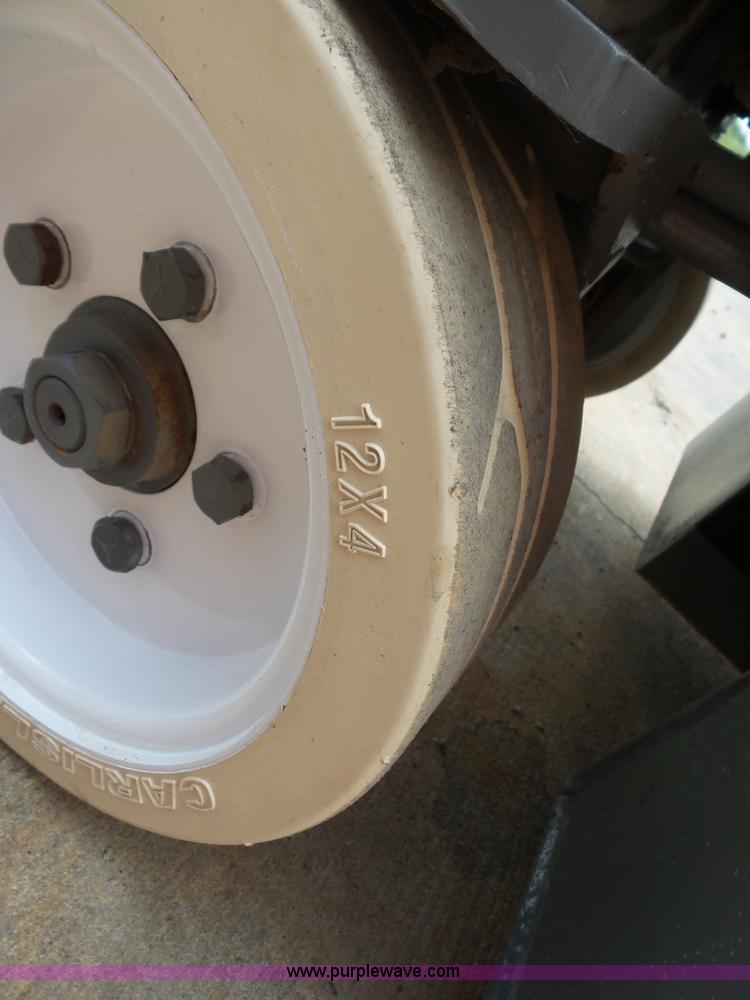 image for item CD9503 1997 Skyjack 3219 scissor lift