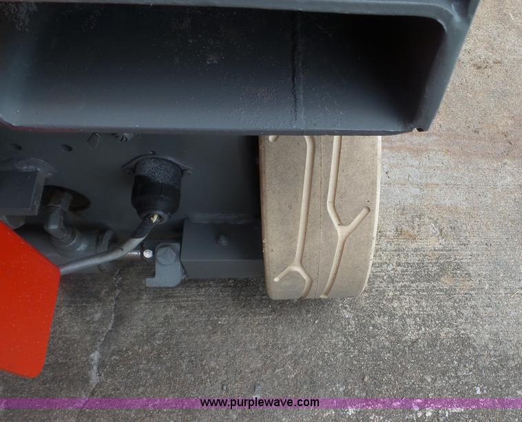 image for item CD9503 1997 Skyjack 3219 scissor lift