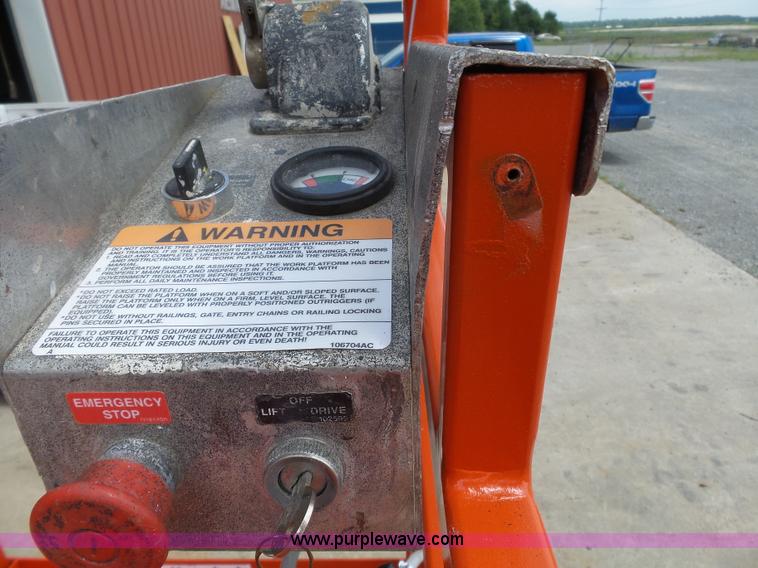 image for item CD9503 1997 Skyjack 3219 scissor lift