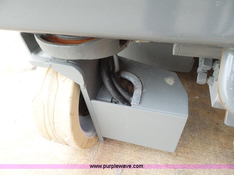 image for item CD9503 1997 Skyjack 3219 scissor lift