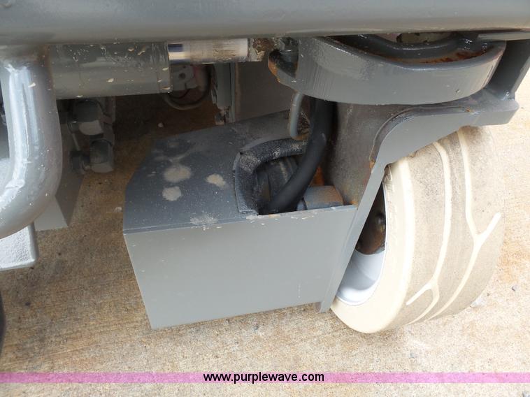 image for item CD9503 1997 Skyjack 3219 scissor lift