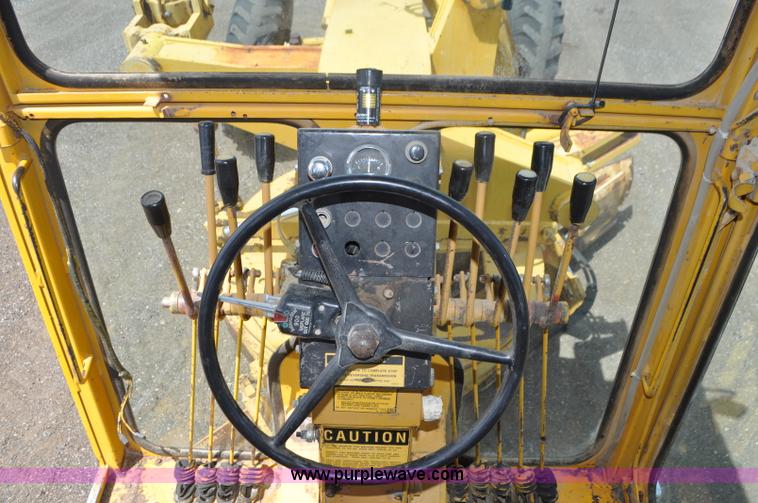 image for item G7423 1987 Dresser A500E motor grader