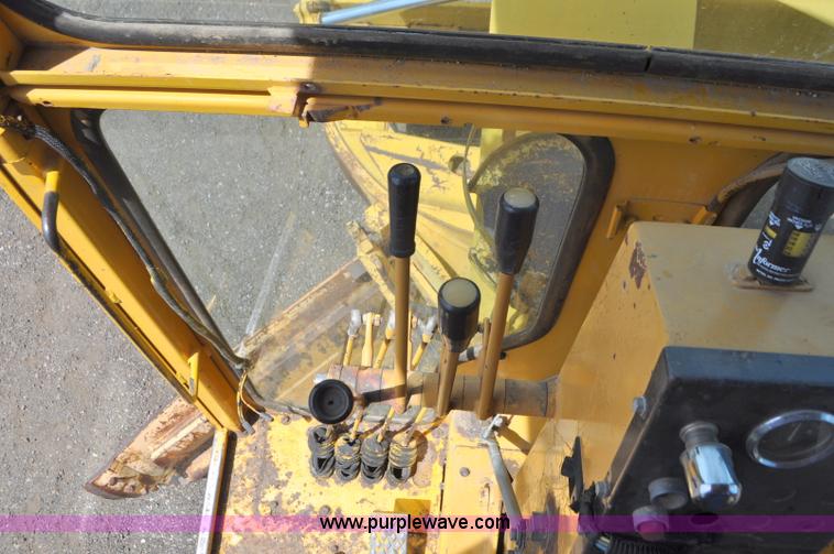 image for item G7423 1987 Dresser A500E motor grader