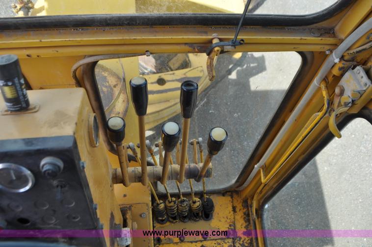 image for item G7423 1987 Dresser A500E motor grader