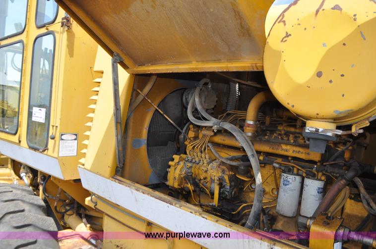 image for item G7423 1987 Dresser A500E motor grader