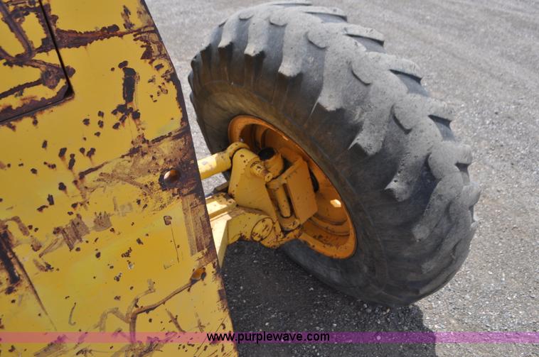 image for item G7423 1987 Dresser A500E motor grader