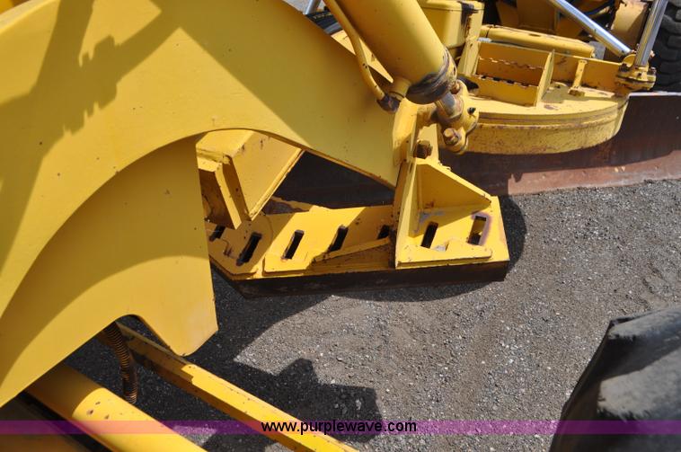 image for item G7423 1987 Dresser A500E motor grader