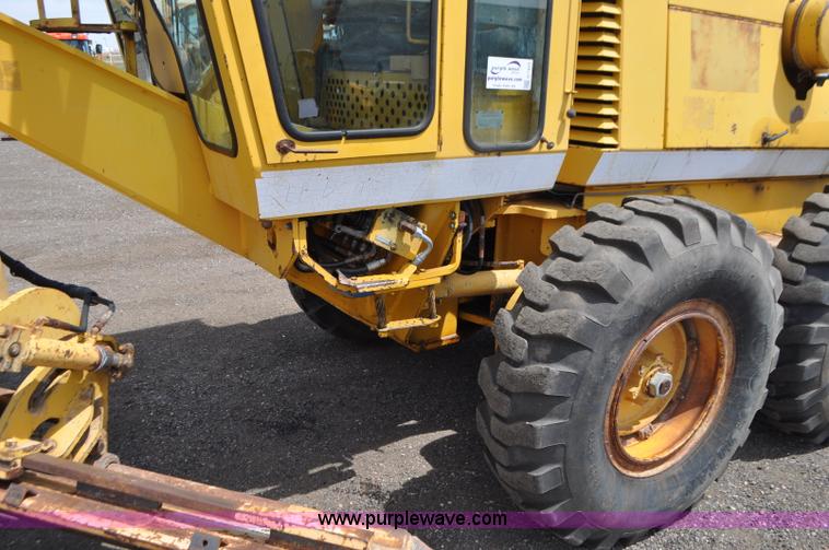 image for item G7423 1987 Dresser A500E motor grader